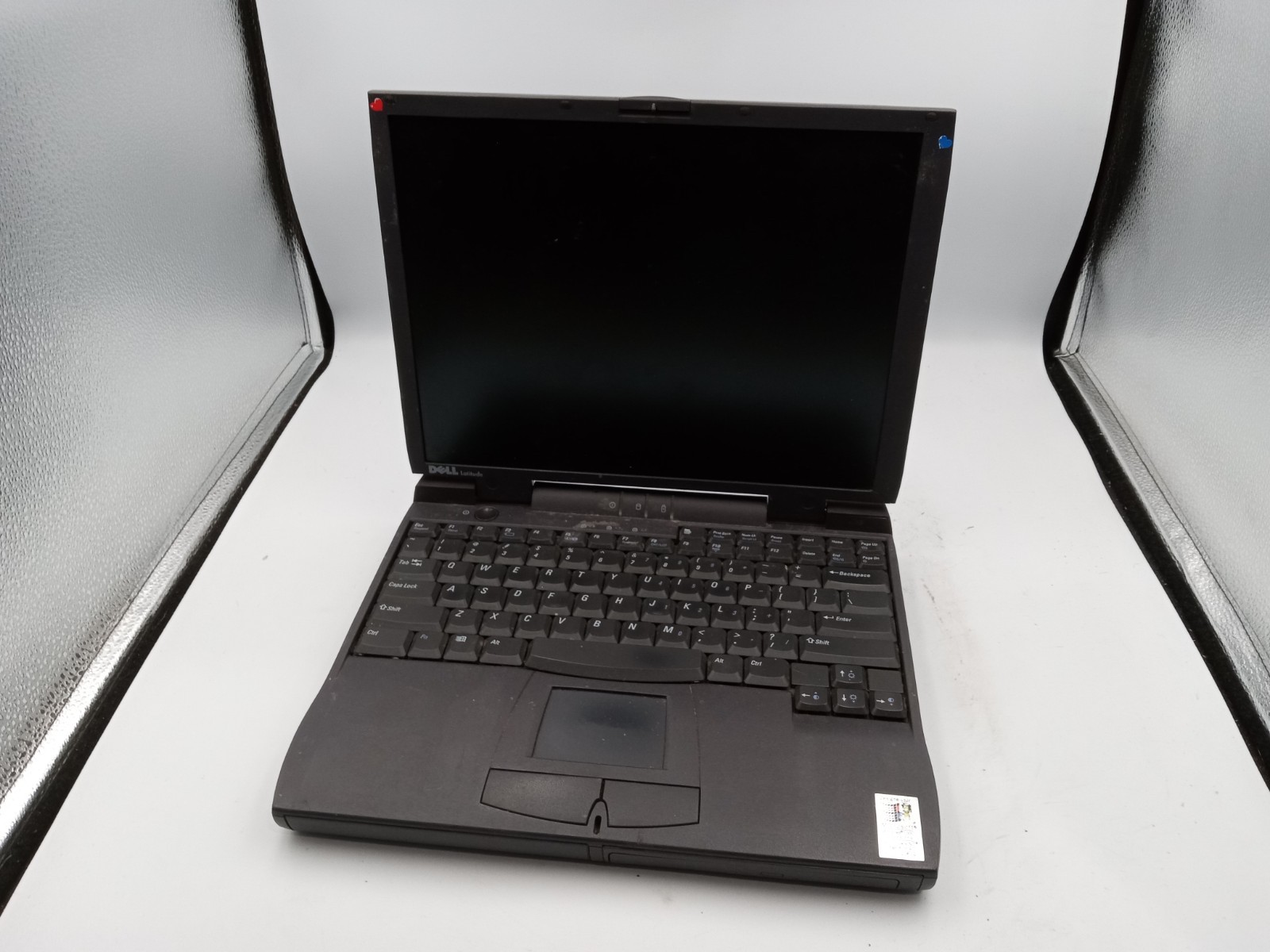 Dell Latitude CPi Vintage Laptop Intel Pentium II CPU - POWERS ON - NO BOOT -RR