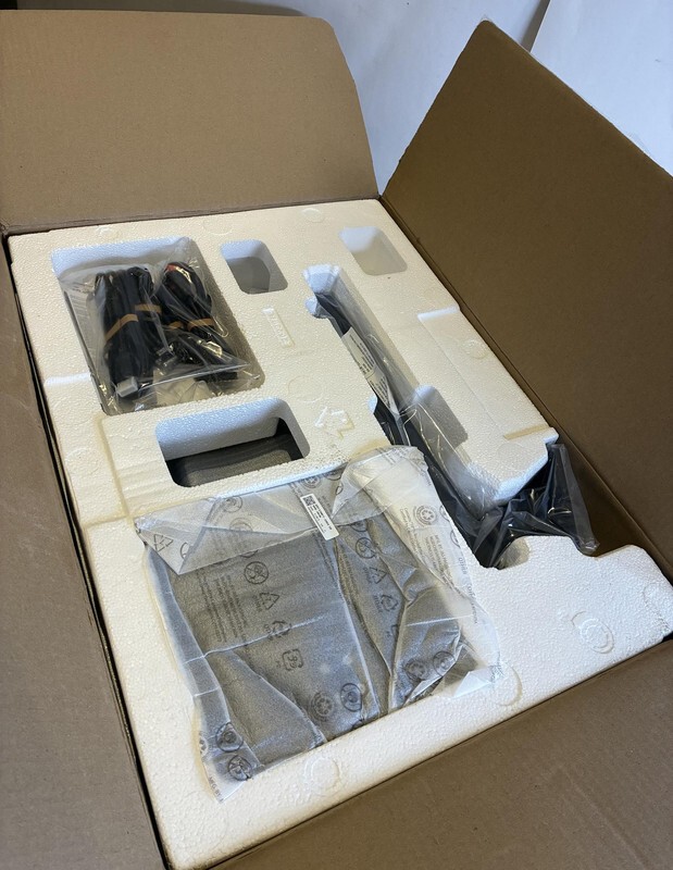 SAMSUNG S27D606EAN VIEWFINITY S6 27" QHD IPS LED MONITOR W/ STAND & POWER CORD