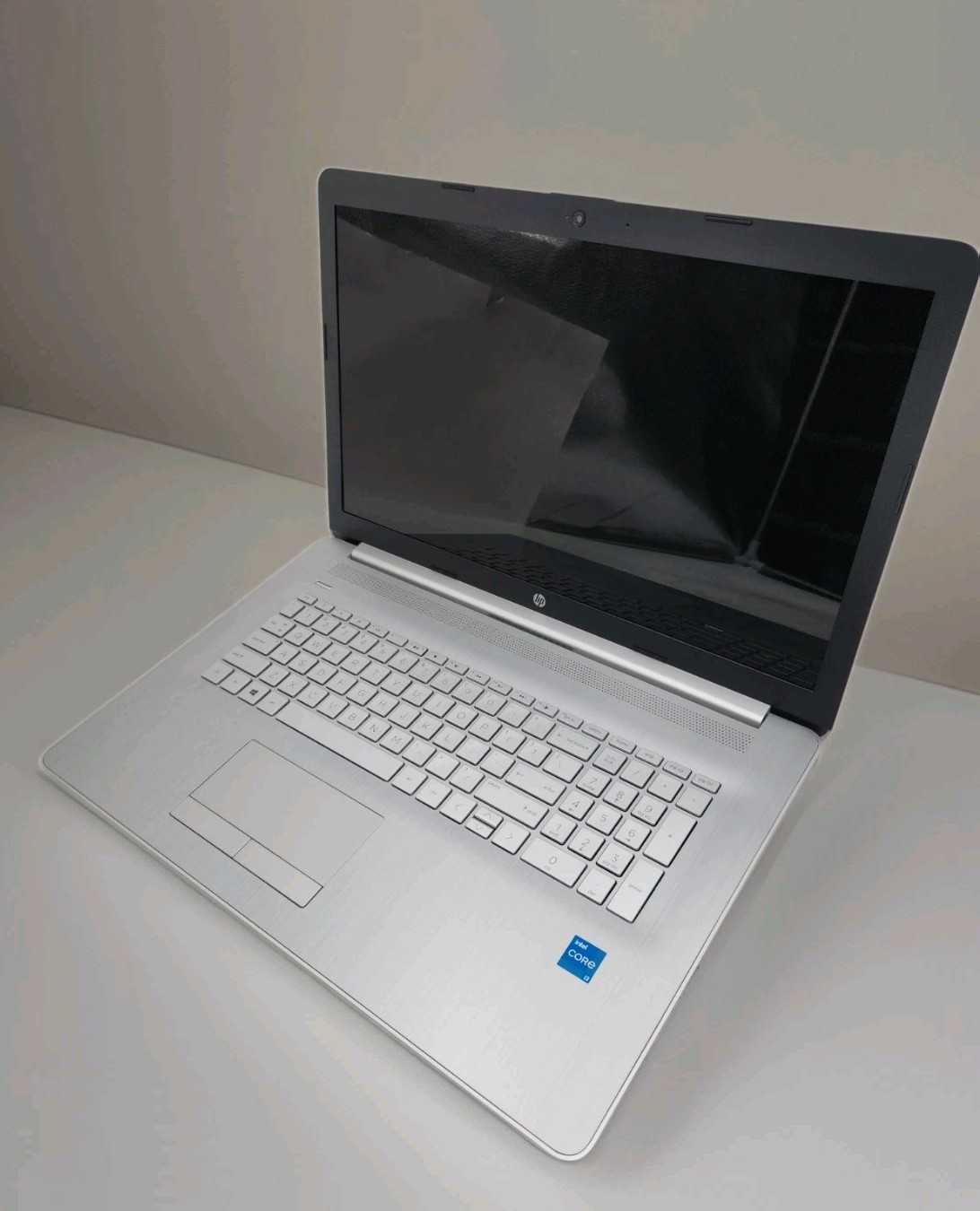 HP 17-BY4013DX 17.3" (256GB SSD, Intel Core i3-1115G4, 2.30GHz, 8GB RAM) Laptop