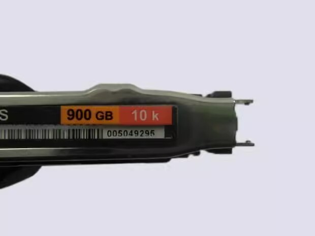 EMC 005049295 005049951 V3-2S10-900 V4-2S10-900 VNX 900G 2.5