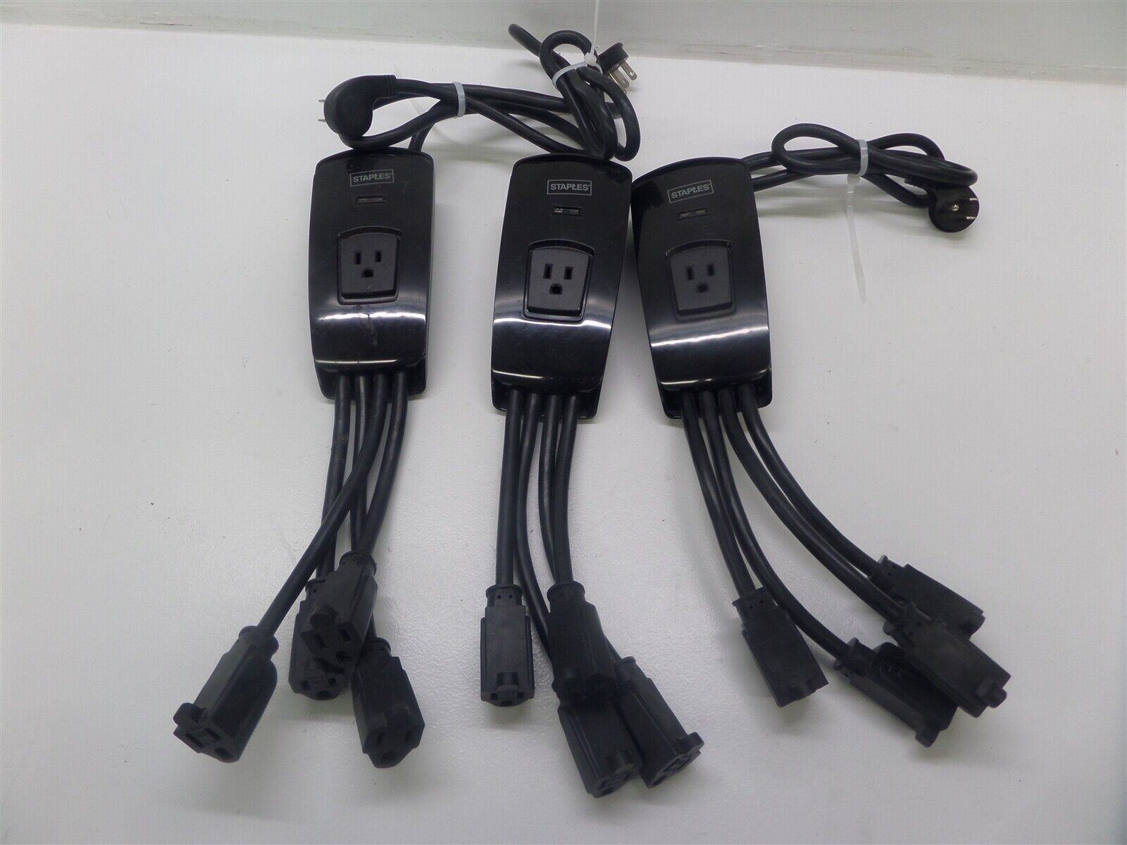 Lot Of 3 Staples Relocatable 5-Outlet PowerTap Power Supplies 19023