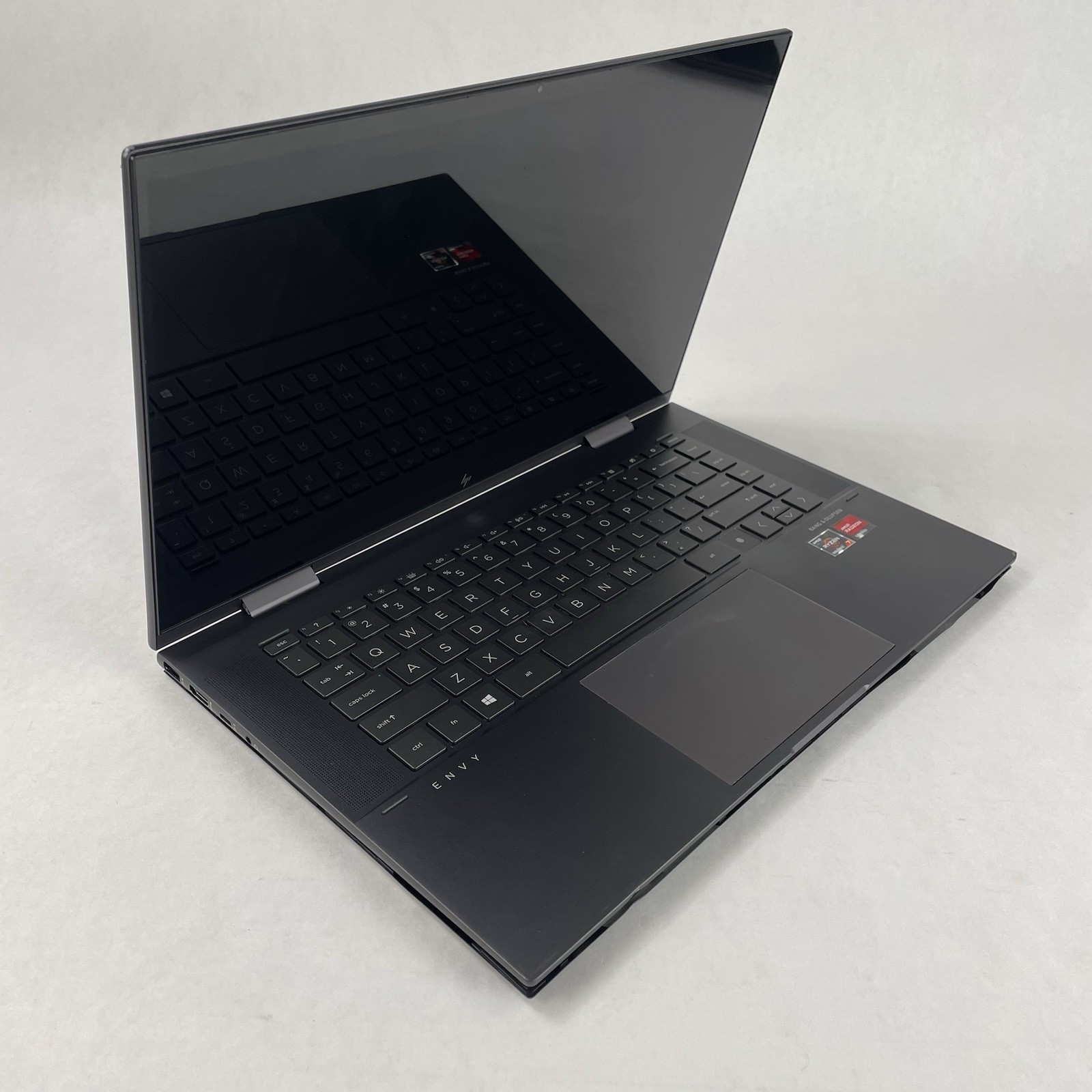 HP Envy x360 15.6" Ryzen 7 5700U 1.80 GHz 16 GB RAM No SSD/OS/AC - Bottom Panel