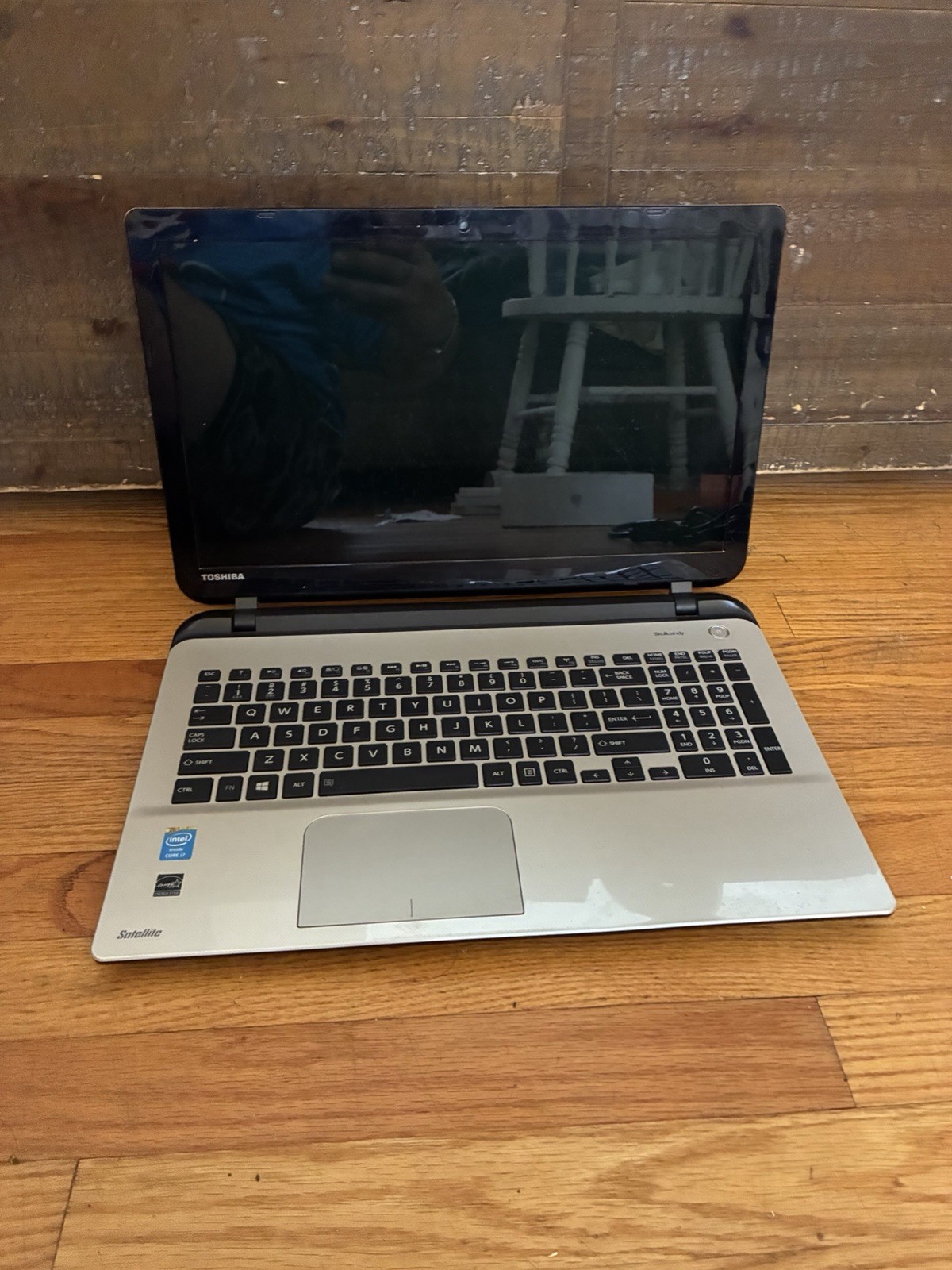 Toshiba Satellite L55-B5288 Gen4 i7 8GB RAM 480GB SSD (Powers On, Black Screen)