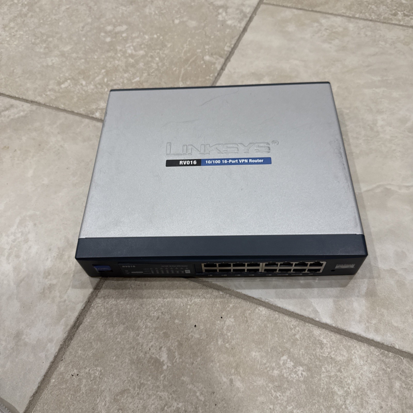 Linksys RV016 VPN Router 10/100 16-Port Multi-WAN