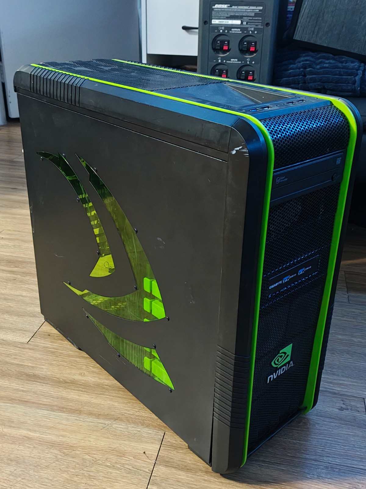 Cooler Master 690 II Advanced NVIDIA Edition ATX Case - DAMAGED