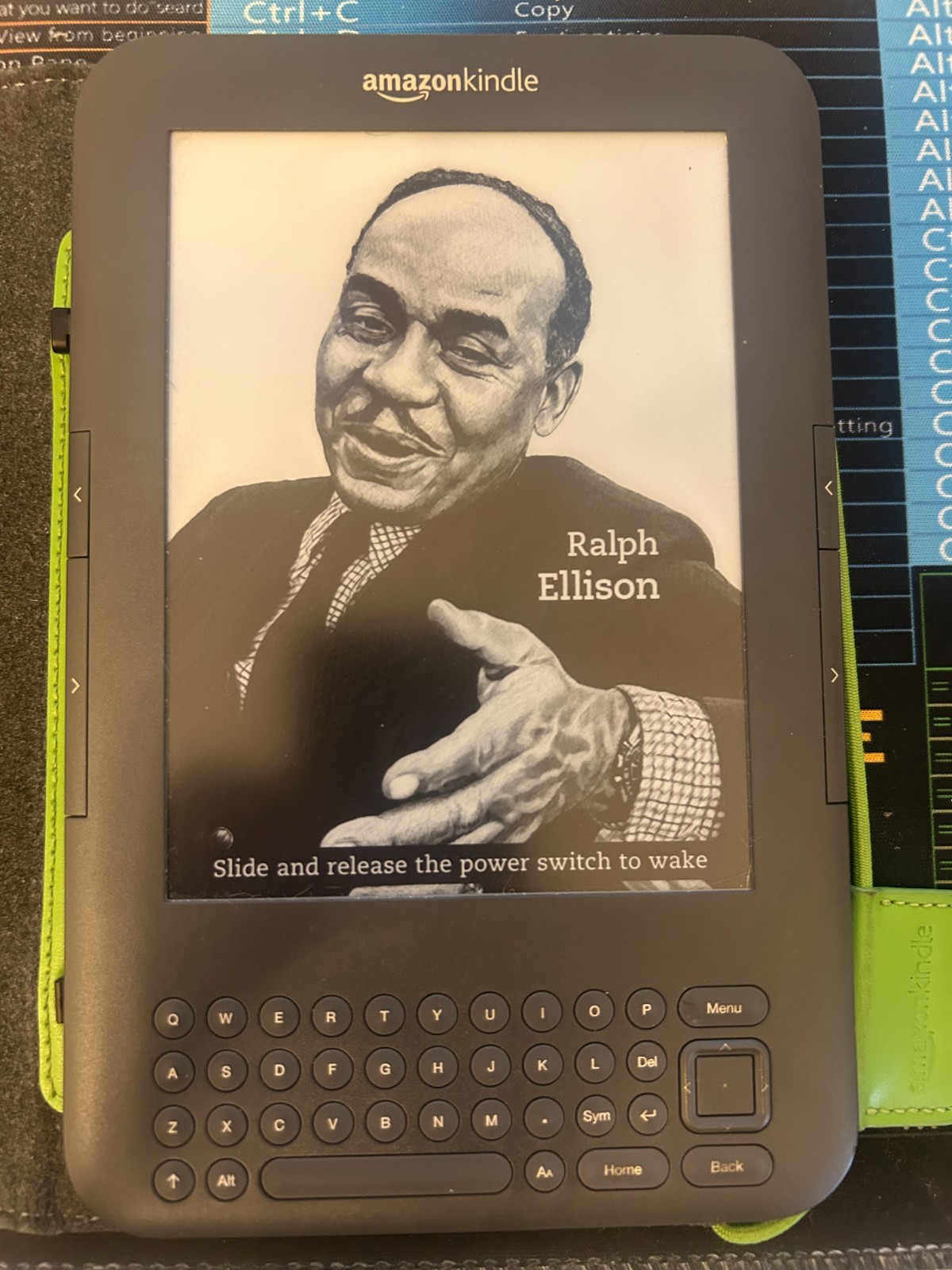 Amazon Kindle Keyboard 3rd Generation 6" Wi-Fi E-Reader D00901 Bundle Case Cable