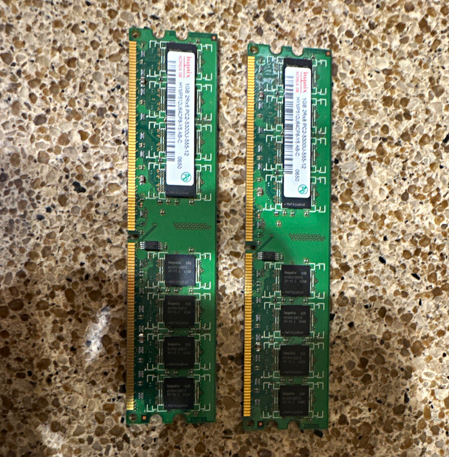 Hynix 1GB (2x512MB) DDR-400 PC3200U 184-Pin DIMM ECC Unbuffered RAM