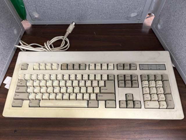 NMB Technologies Vintage 5 Pin Keyboard Model RT6255T+