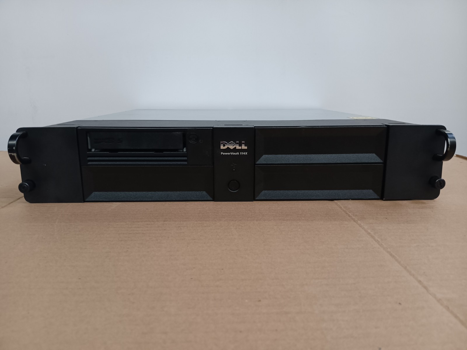 Dell PowerVault PV114X tape enclosure w/(1) LTO 5 HH SAS tape drive P/N 12X4240