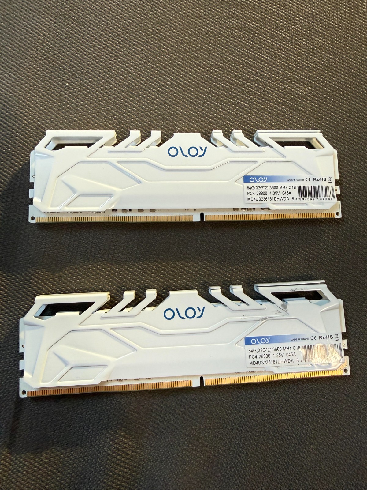 OLOy 64GB (2 x 32GB) PC4-25600 (DDR4-3200) Memory (MD4U323216DJDA)