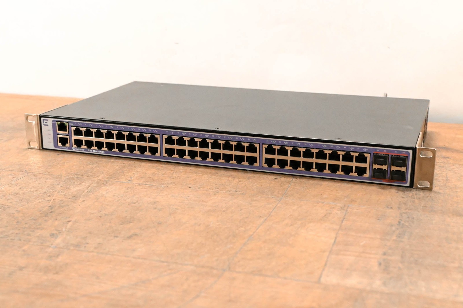 Extreme Networks 220-48P-10GE4 ExtremeSwitching 220 48-Port Switch CG01HKX