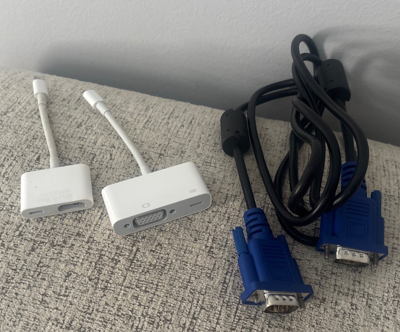 Set of 2 Apple OEM LIGHTNING HDMI AND VGA Digital Adapters & cable iPhone iPad 