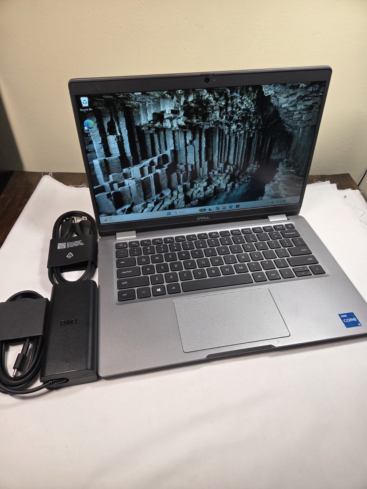 Dell Latitude 5320 13.3" FHD 256GB SSD i5-1135G7 2.4GHz 16GB 65W CHG & NEW BAT