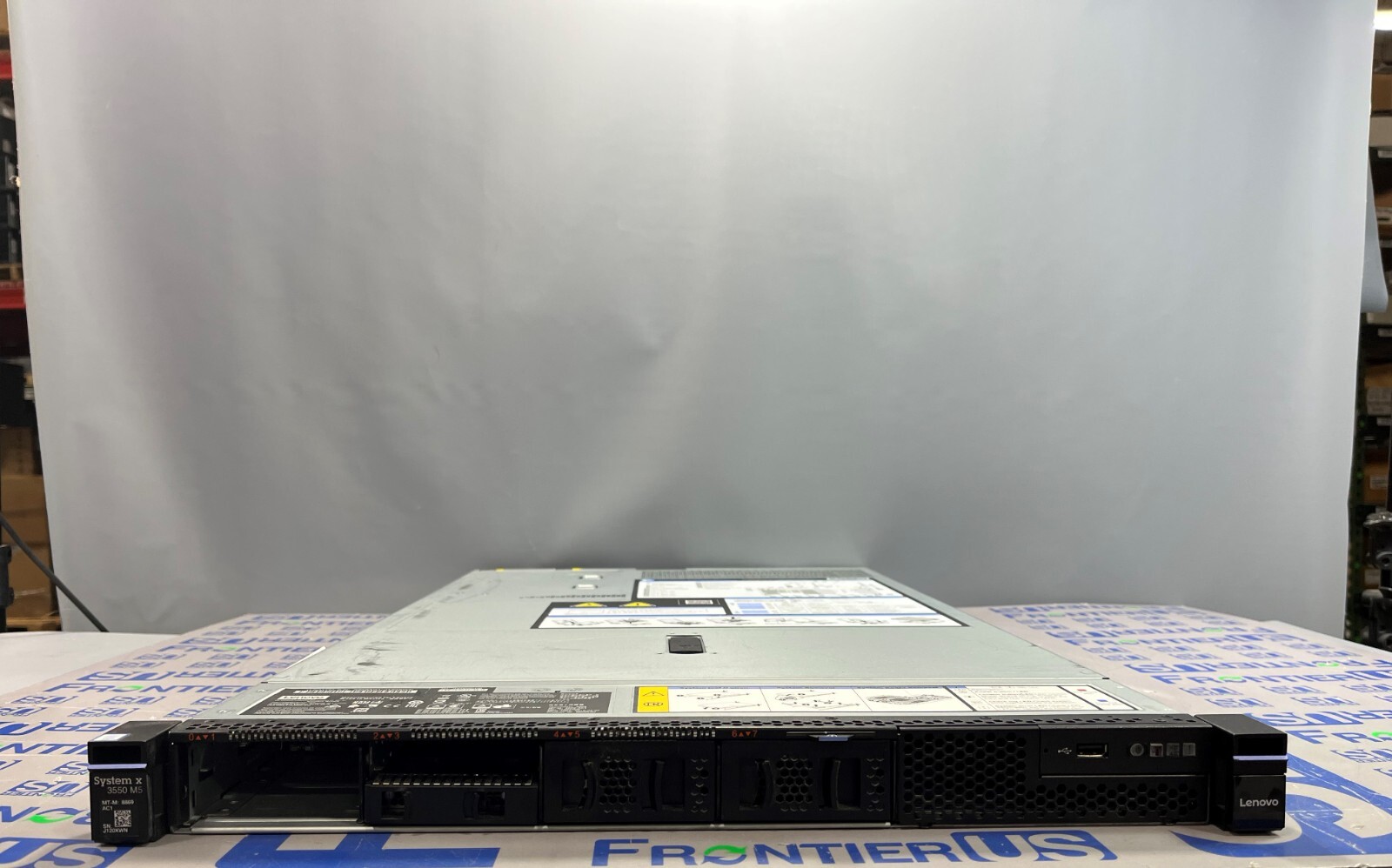 8869-AC1 LENOVO X3550 M5 Server Base with 8x 2.5" SFF SAS Disk Backplane