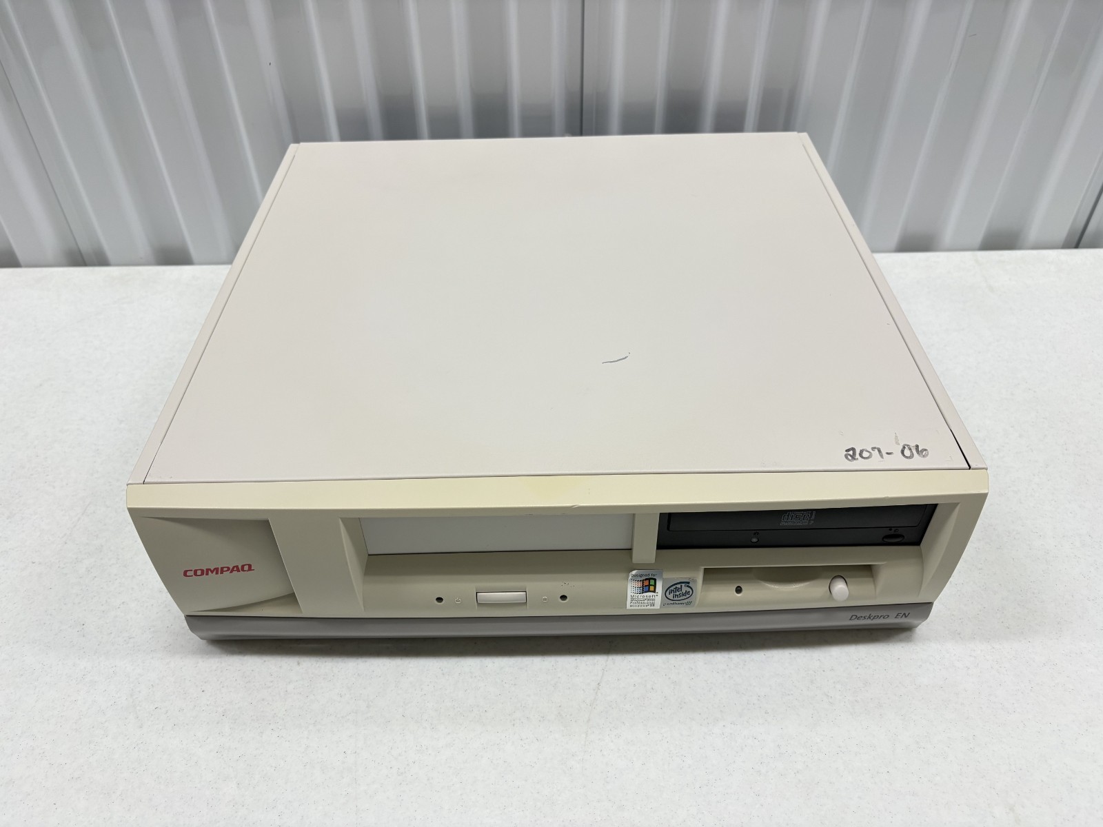 Compaq Deskpro EN Desktop PC Computer Intel Pentium 3 @ 1 GHz Win XP - TESTED B