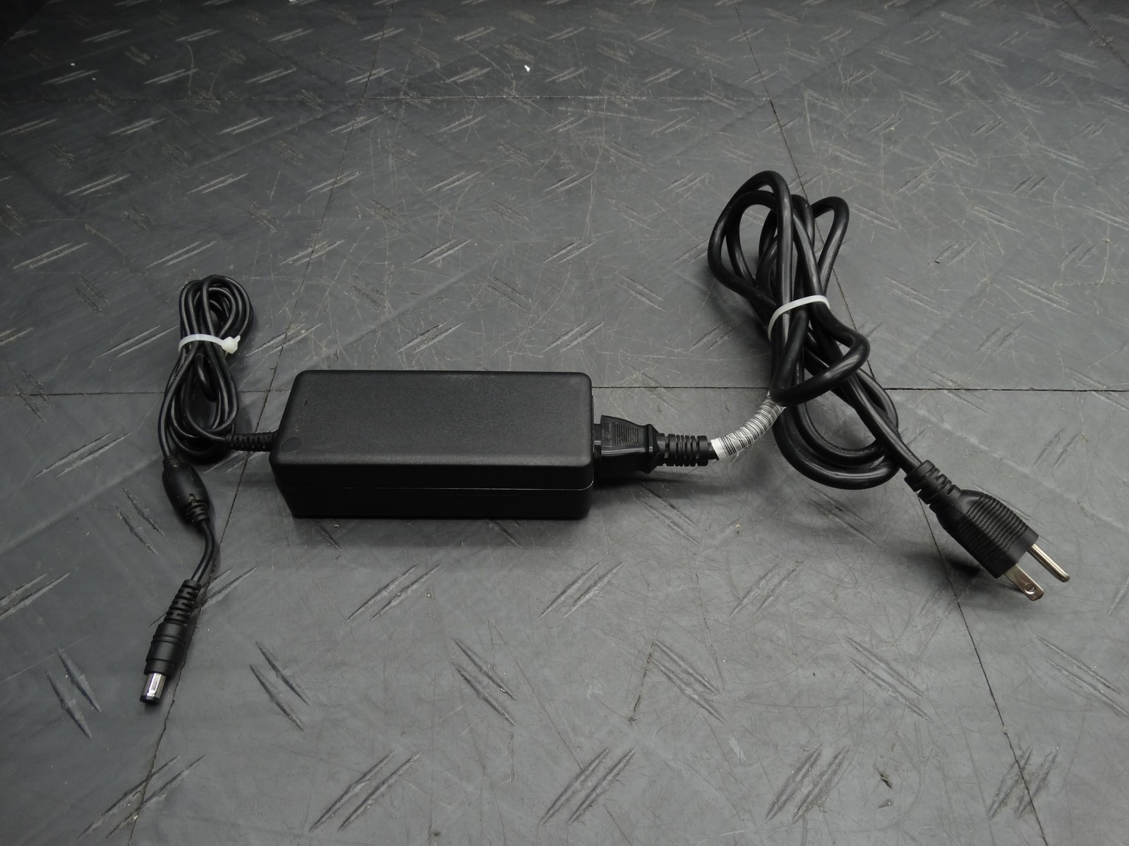 Genuine Zebra 60W AC Power Adapter SAWA-31-25024 Charger 24V 2.5A