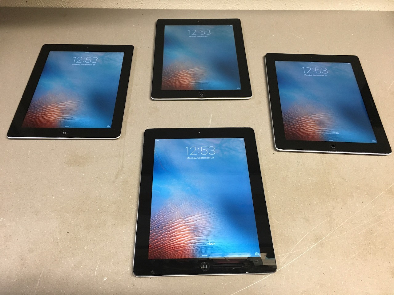 4x Lot of Apple iPad 2nd Gen A1395 16GB Vintage Obsolete iOS 9.3.5 UNLOCKED #20