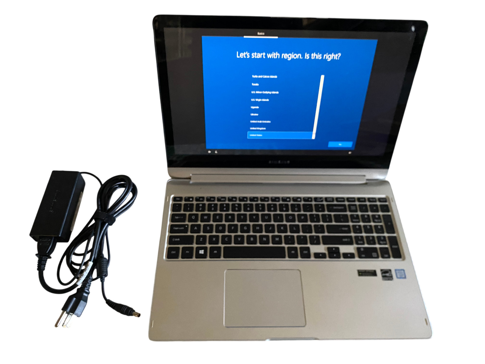 Samsung Notebook 7 Spin 740U 15.6" 2-in-1 Laptop 12GB Core i7 Works, Loose Hinge