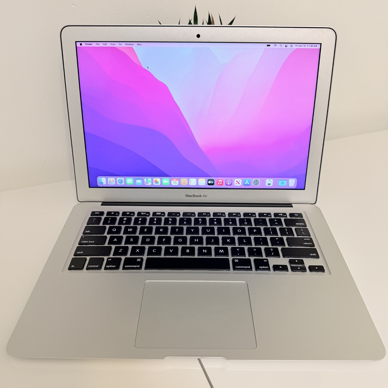 2017 Apple MacBook Air 13.3" A1466 i5 8GB RAM 128GB SSD Silver Cycle Count: 2
