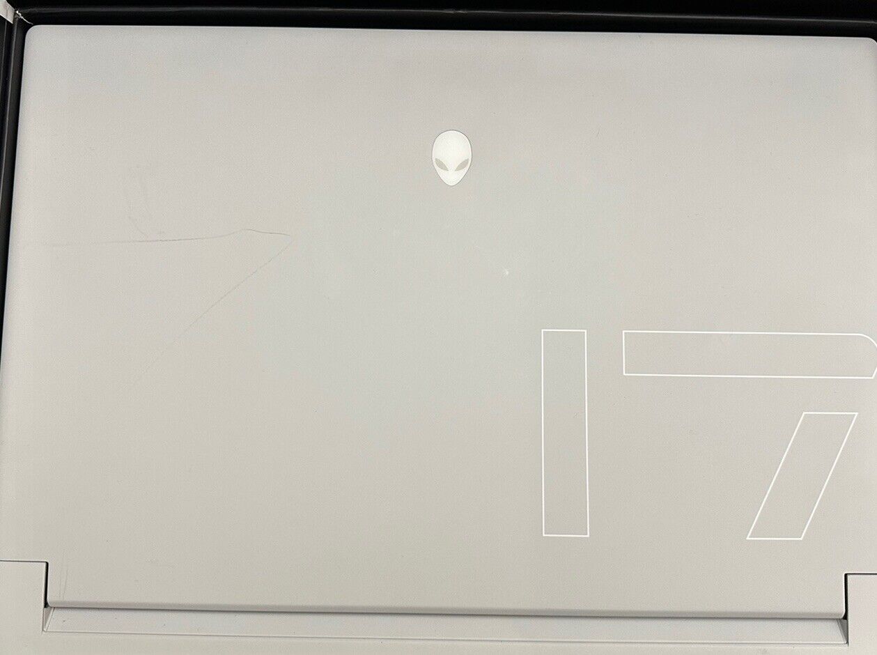 Alienware x17 R2 17.3 in (1TB SSD, Intel Core i9, **for parts, not working**