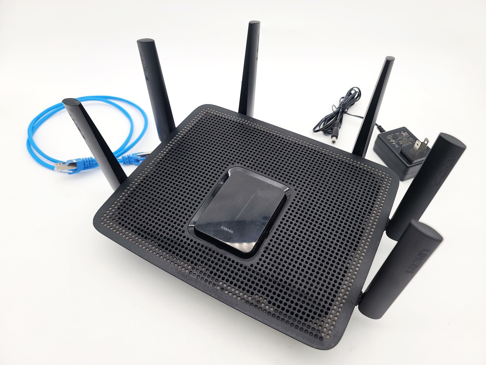 LINKSYS EA9300 AC4000 MAX-STREAM TRI-BAND WI-FI ROUTER 5-PORT GIGABIT ETHERNET