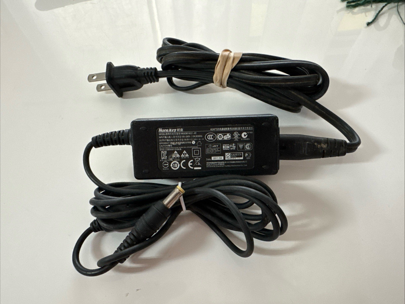 HUNTKEY AC ADAPTER for LAPTOP - 19V 2.1A, 3.5/1.35MM, Model# HKA03619021-8C