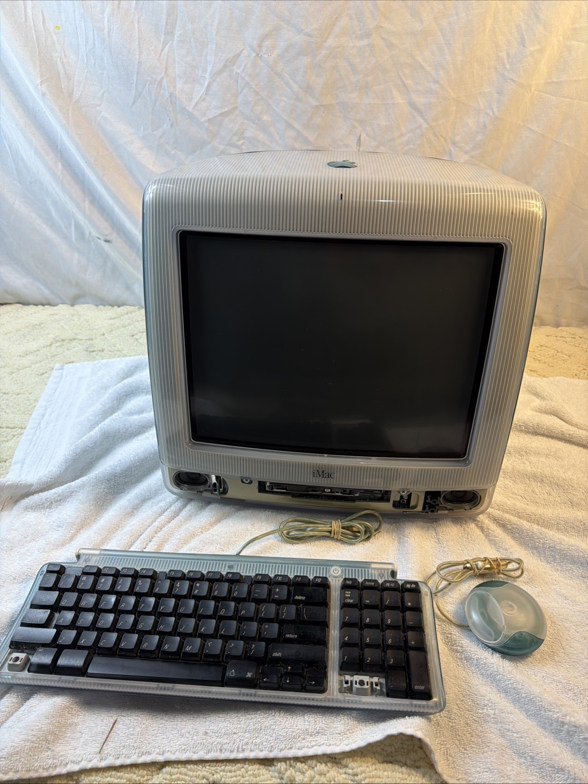 Apple iMac G3 1998 Bondi Blue 233MHz 4GB HD 6MB SGRAM. Complete
