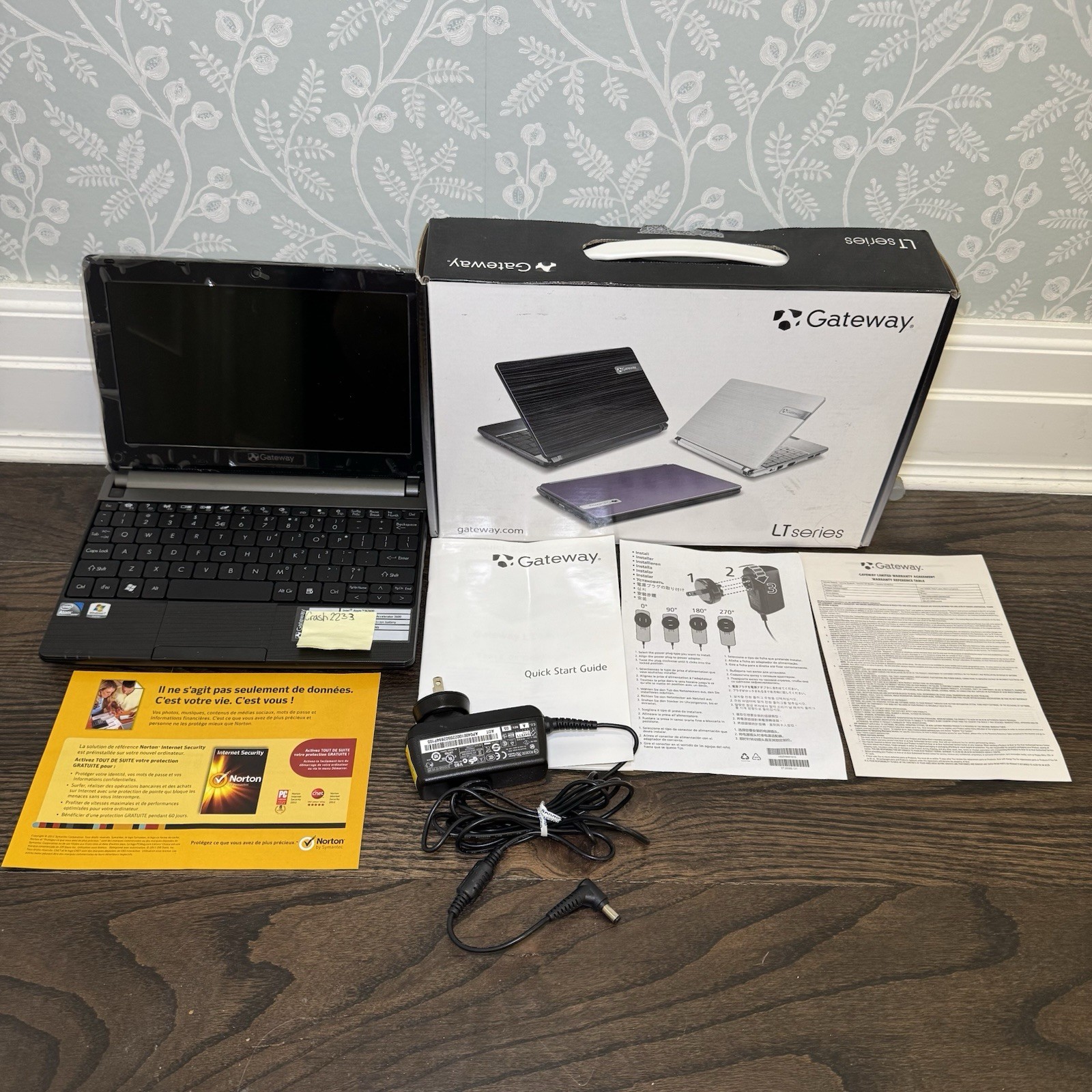 Gateway LT4004u 10.1” Netbook Atom N2600 FOR PARTS Not Working + Original Box