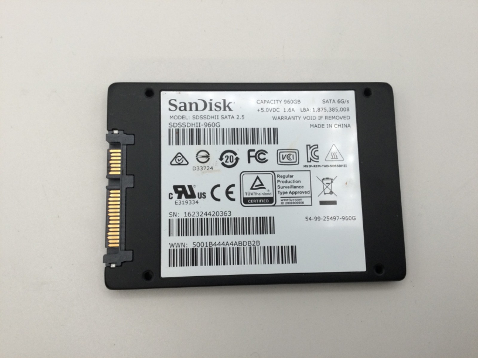 SanDisk Ultra II 960GB SDSSDHII-960G 2.5" SATA III Internal Solid State Drive