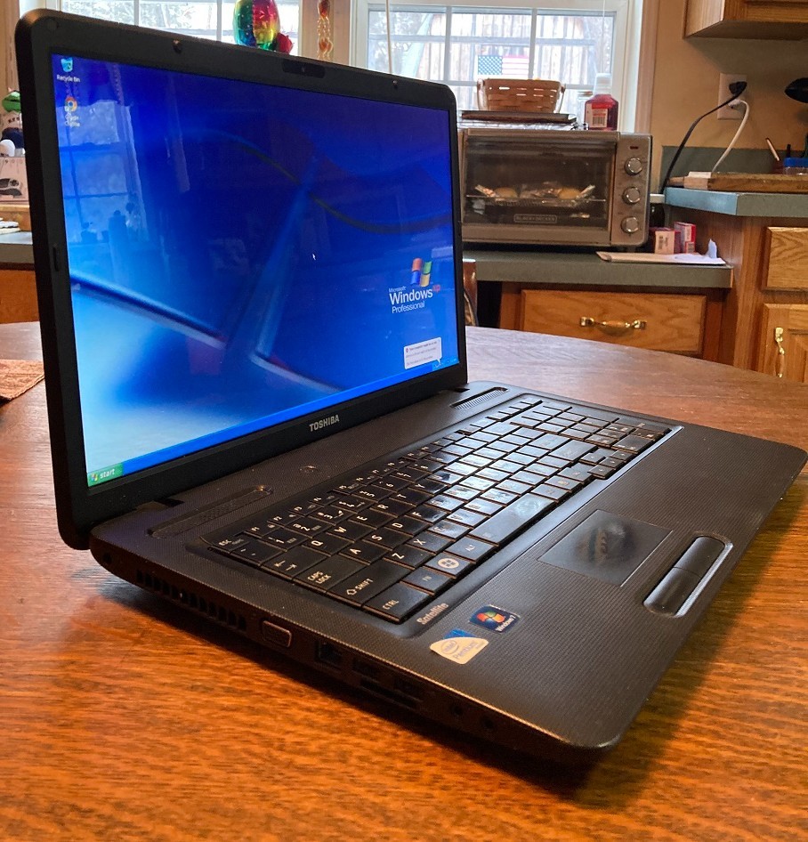 Clean 15.6" Toshiba C655 Laptop Windows 7 Pro 2.2ghz 8gb 250gb DVDRW