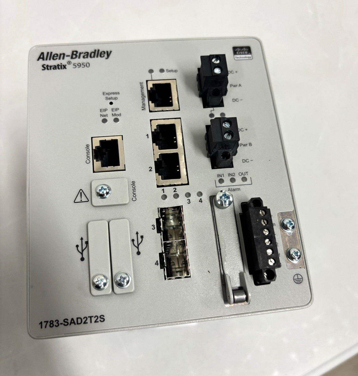 Allen-Bradley Stratix 5950 4-Port Gigabit Fully Managed DIN Rail RJ-45/SFP