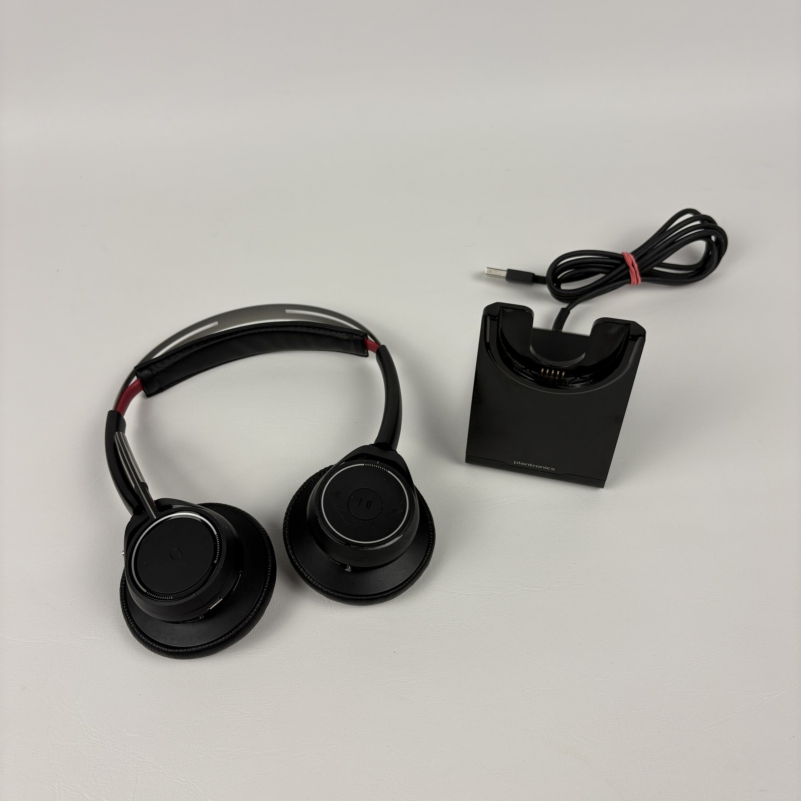 Plantronics Voyager Focus UC B825 Bluetooth Headset w/ Charging Base No Dongle