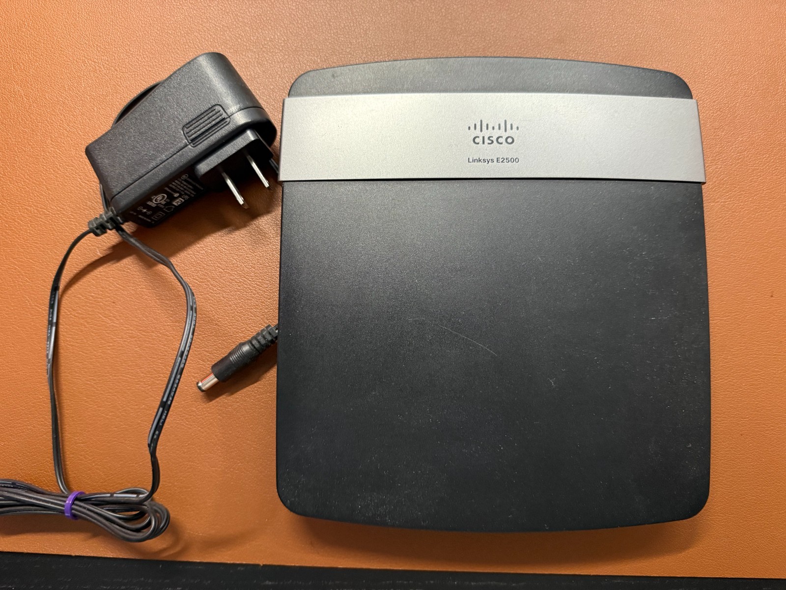 Cisco Linksys E2500 Dual-Band Wireless Wi-Fi Router 4-Port  Used