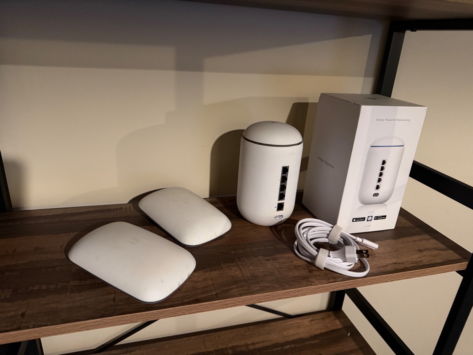 Ubiquiti UniFi Dream Machine UDM-US + 2 UDM Beacon UDM-B Mesh WiFi Kit - Reset