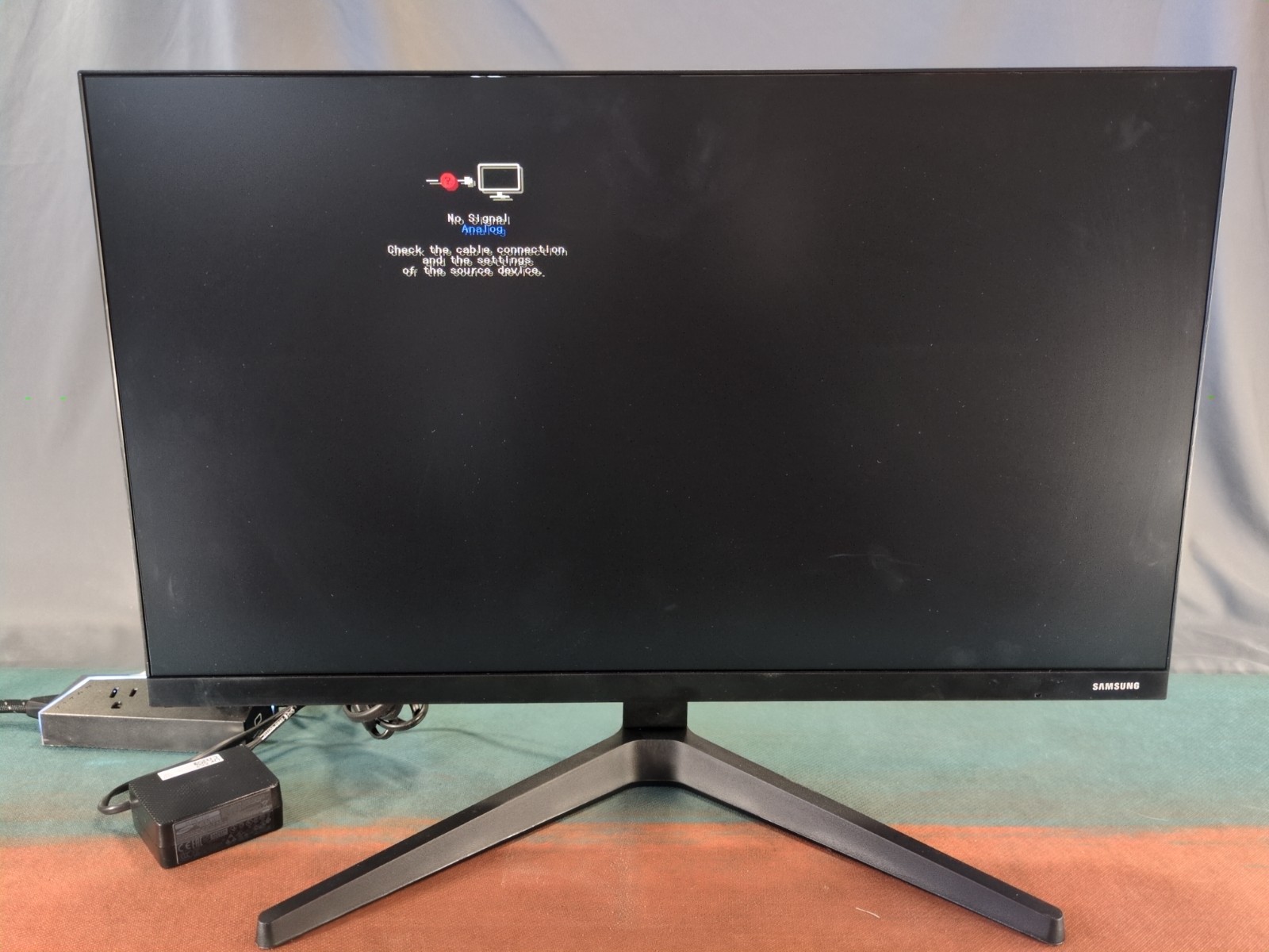 SAMSUNG T350 Series LF24T350FHNXZA 24 IPS LED FHD, FreeSync, 4ms (HDMI) - Dar...