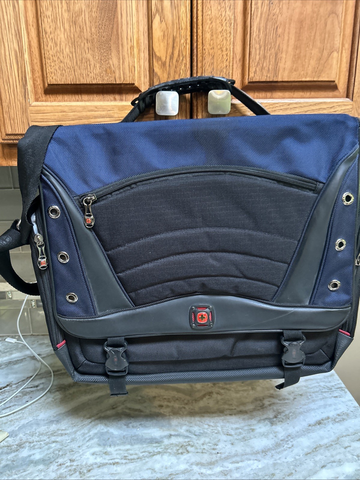 SwissGear Wenger Saturn 17" Laptop Briefcase  Messenger Travel Bag 2 Compartment