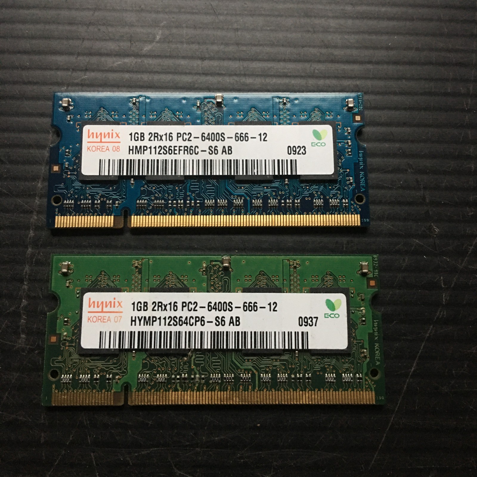 Pair of 1GB hynix 1GB PC2-6400S-666-12 Laptop Memory RAM