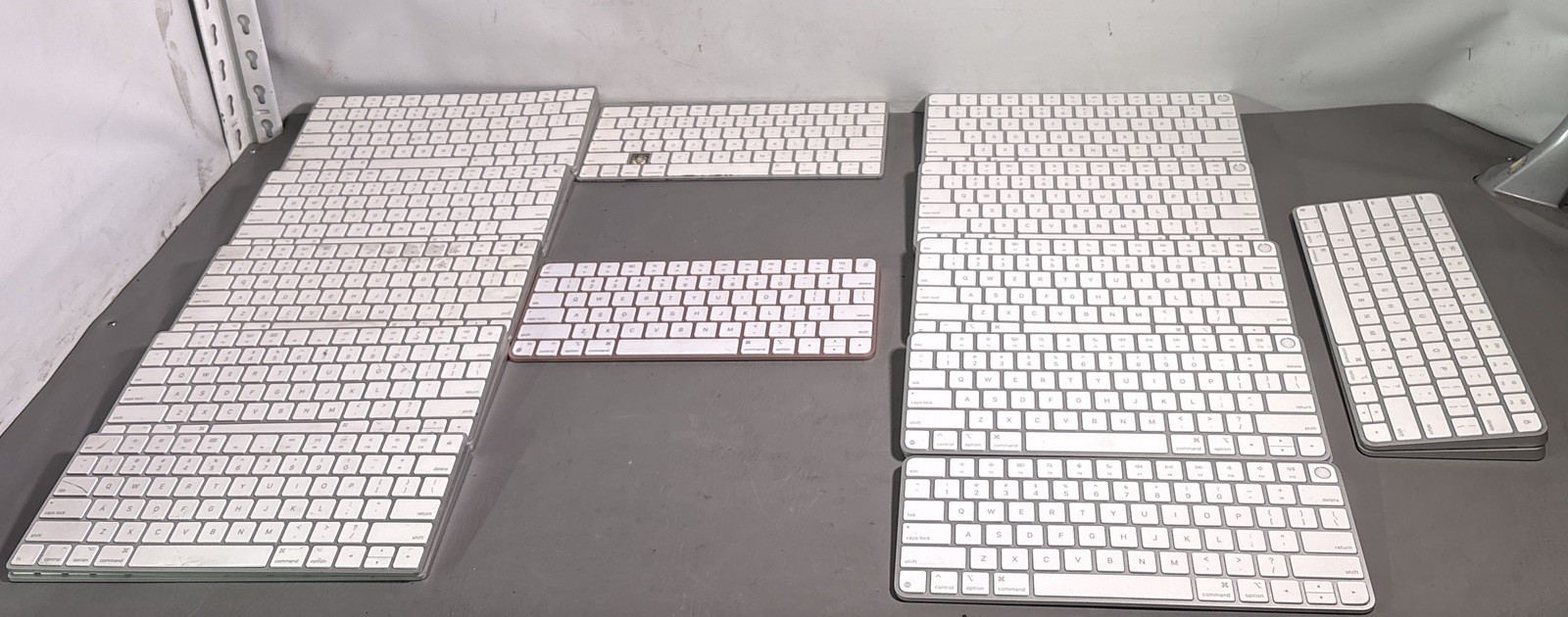 LOT OF 24x MIX Apple Magic Keyboard A3118,A3203,A1644 – For Parts / Repair