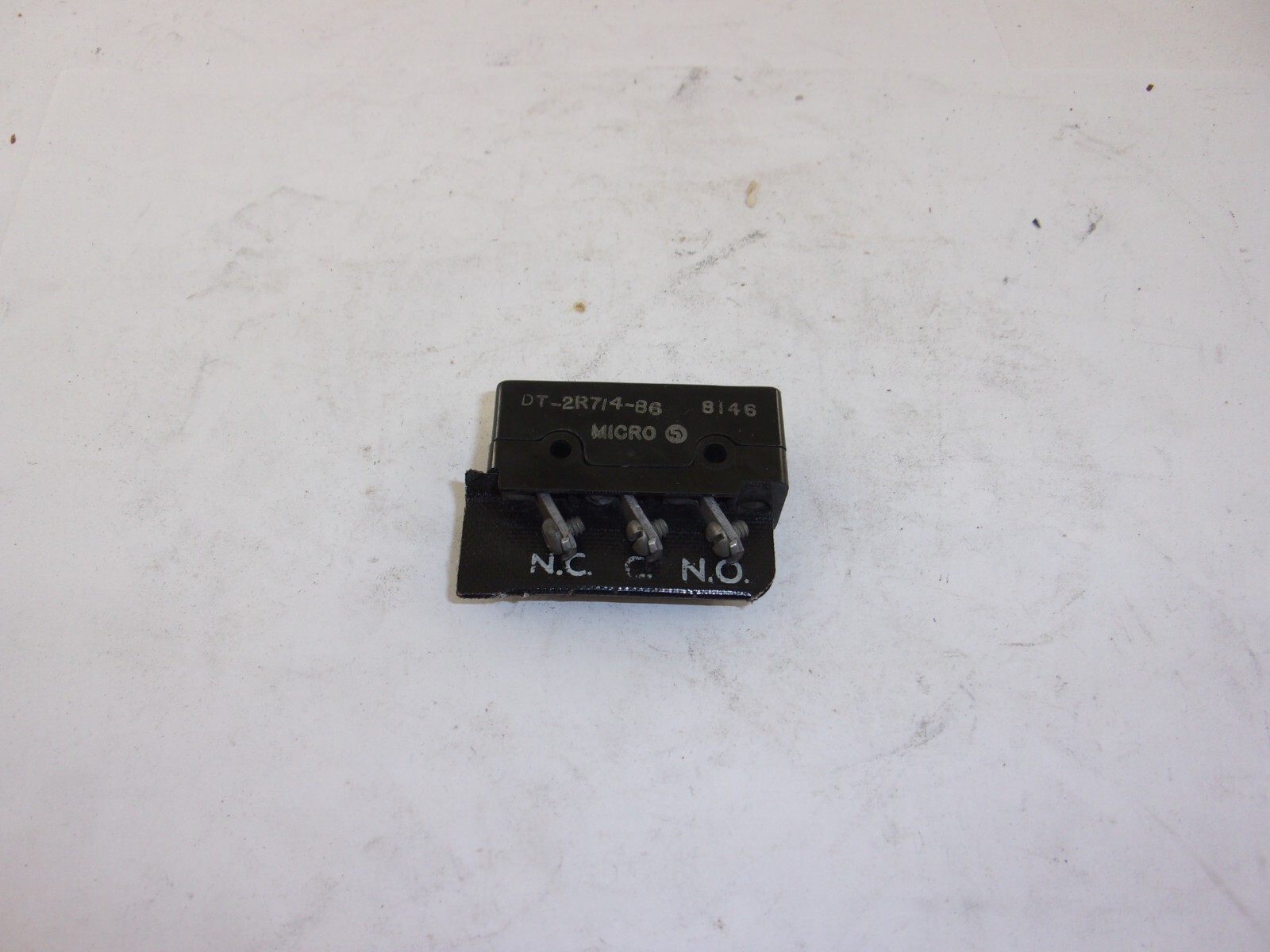 NEW MICRO SWITCH DT-2R714-B6