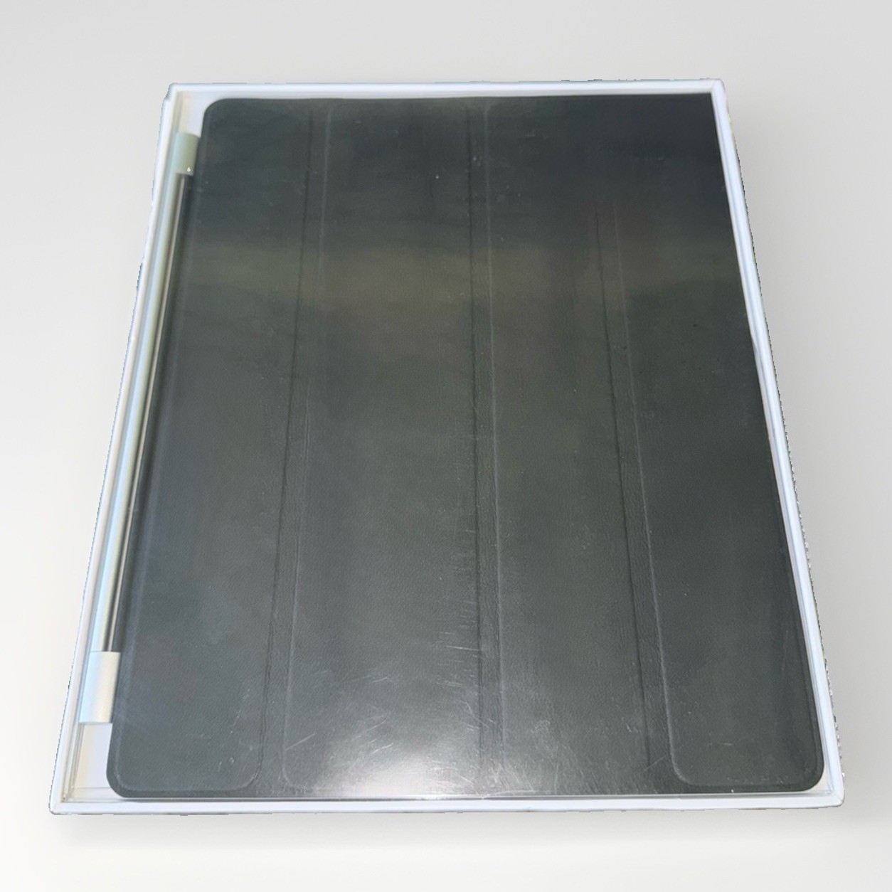 Genuine Apple iPad2 Smart Cover Case Black MC947LL/A Protective Accessory
