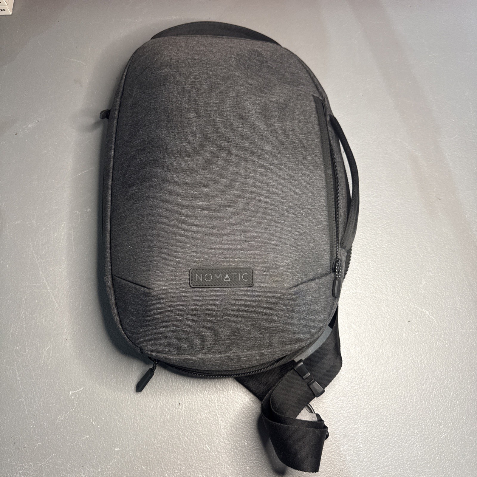 Nomatic Navigator Sling Backpack Crossbody Laptop Bag 10L appears to be new 