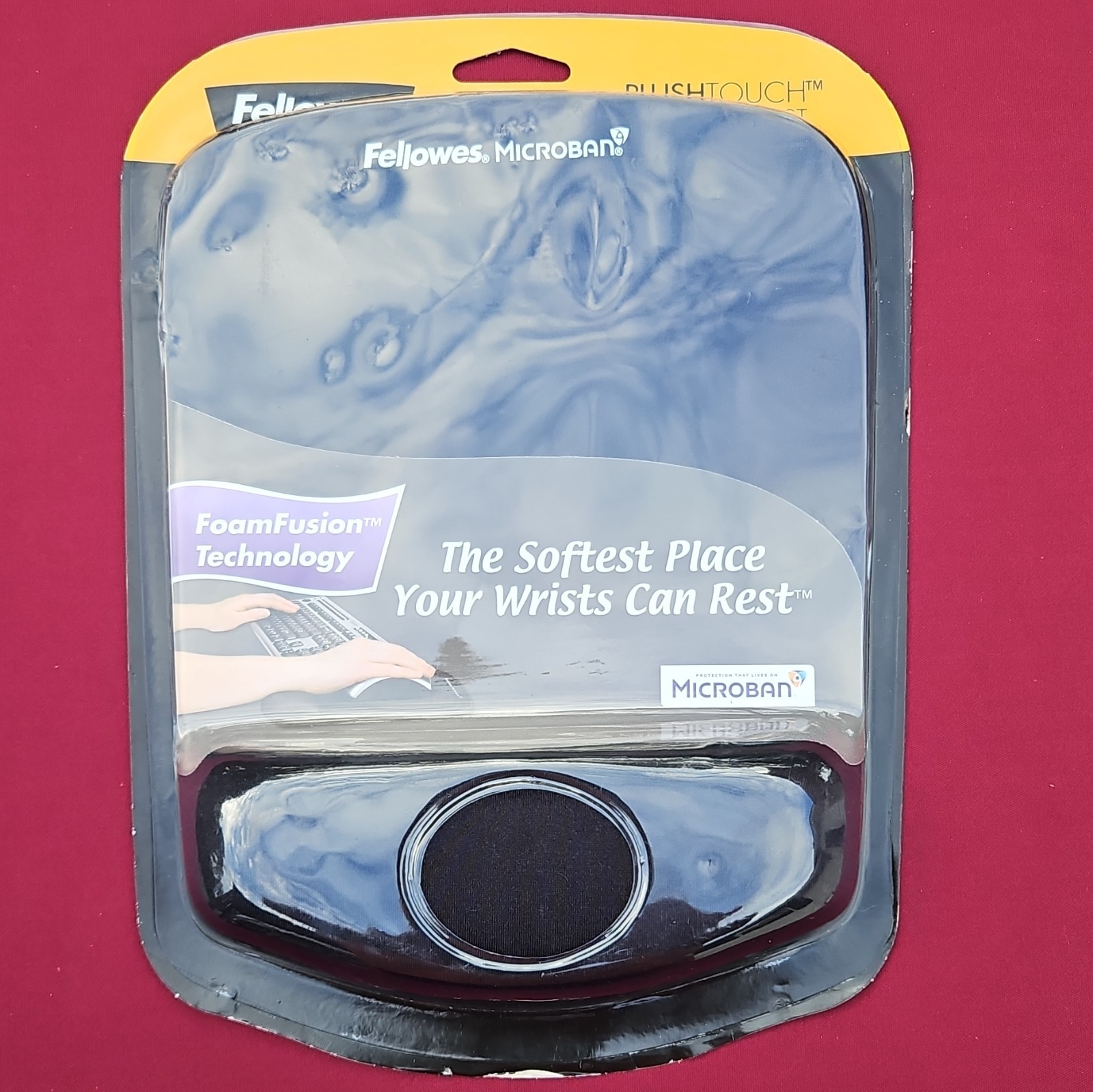 Fellowes Plushtouch Foam Mouse Pad Wrist Support - Black