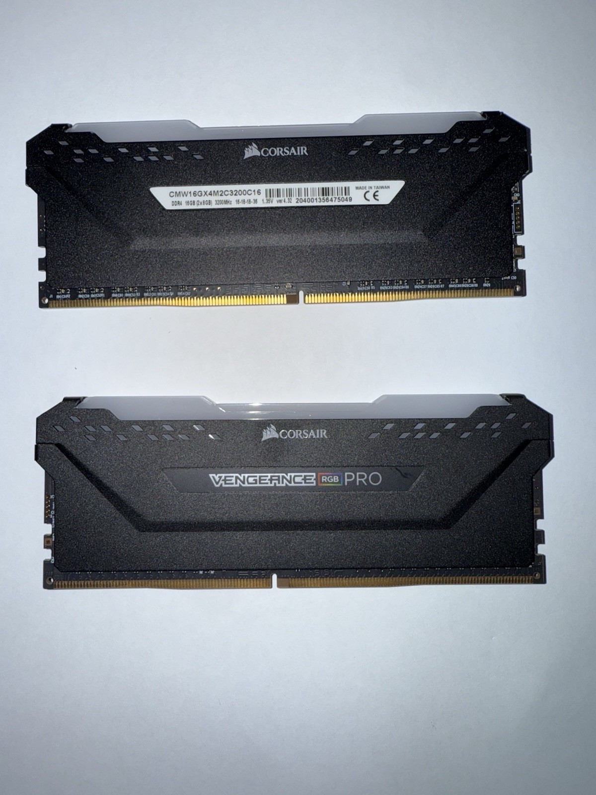 Corsair CMW16GX4M2C3200C16 3200 MHz RGB 16GB DDR4 Tested & Working