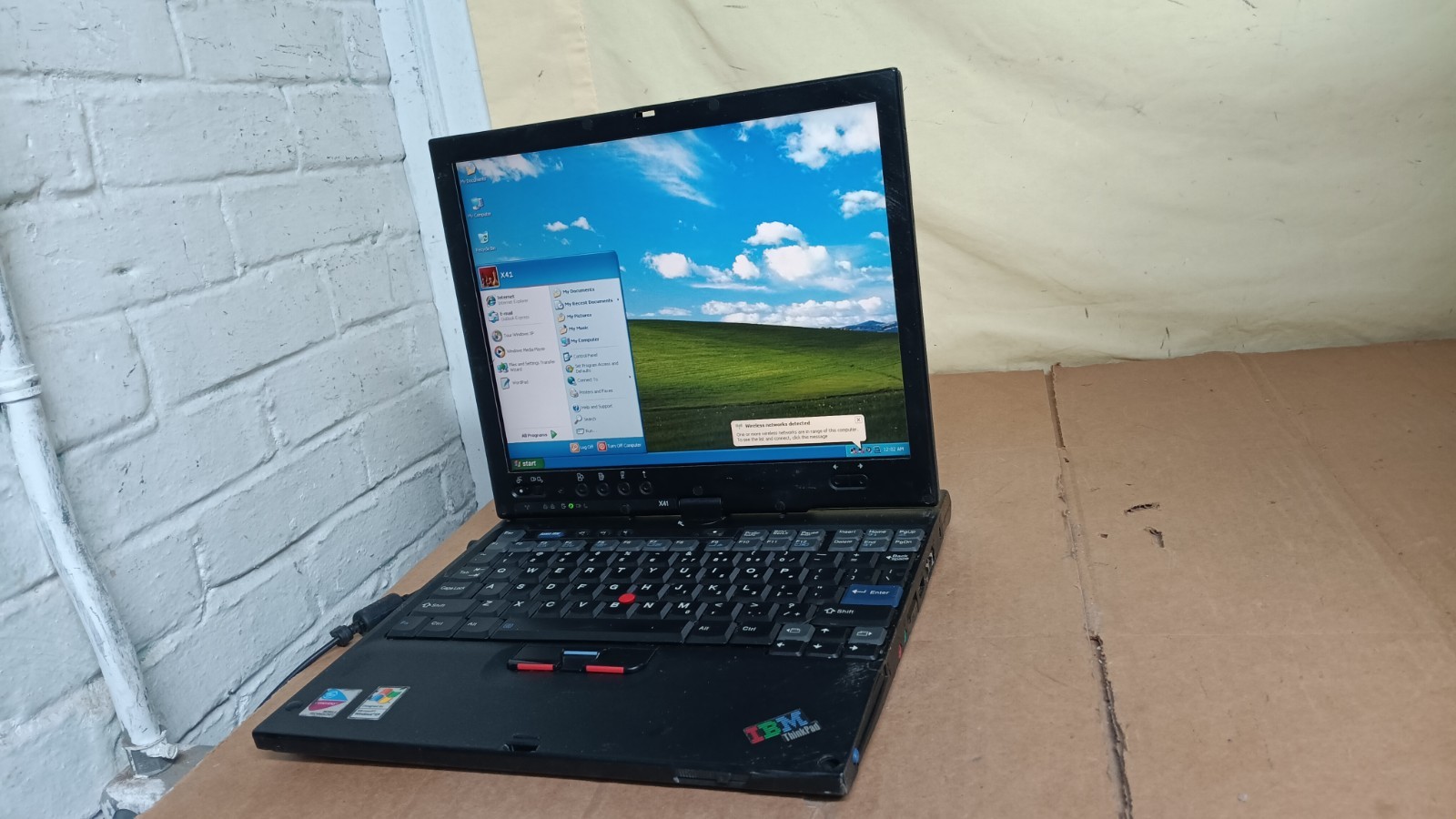 Vintage IBM Thinkpad X41 Tablet Laptop Intel PM @ 1.5 GHz Windows XP pro SP3