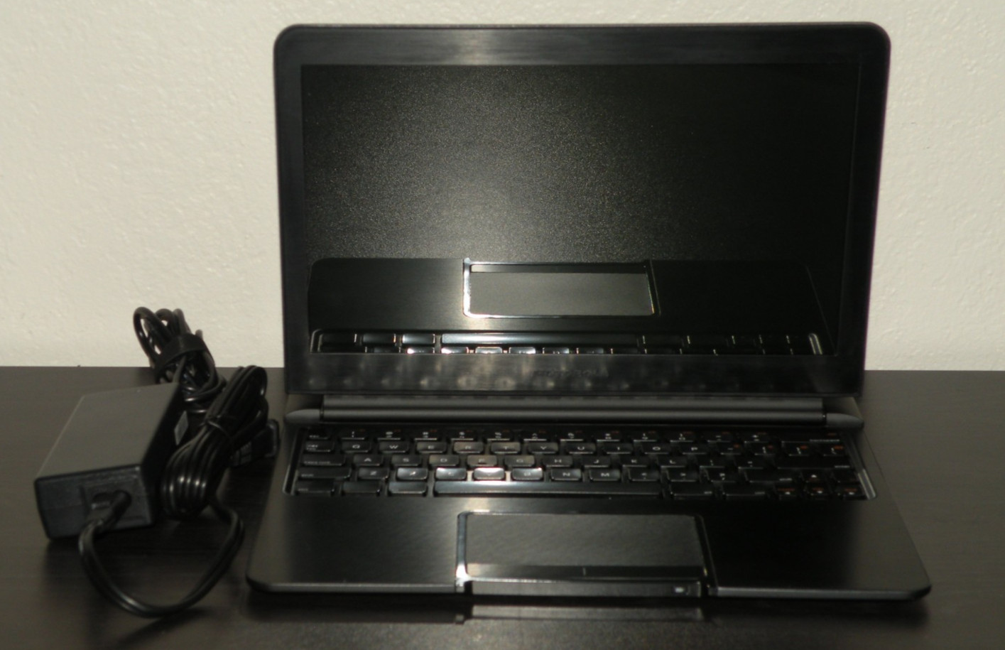 Motorola ATRIX 4G Lapdock Laptop Dock Station Tested Powers On Very Good