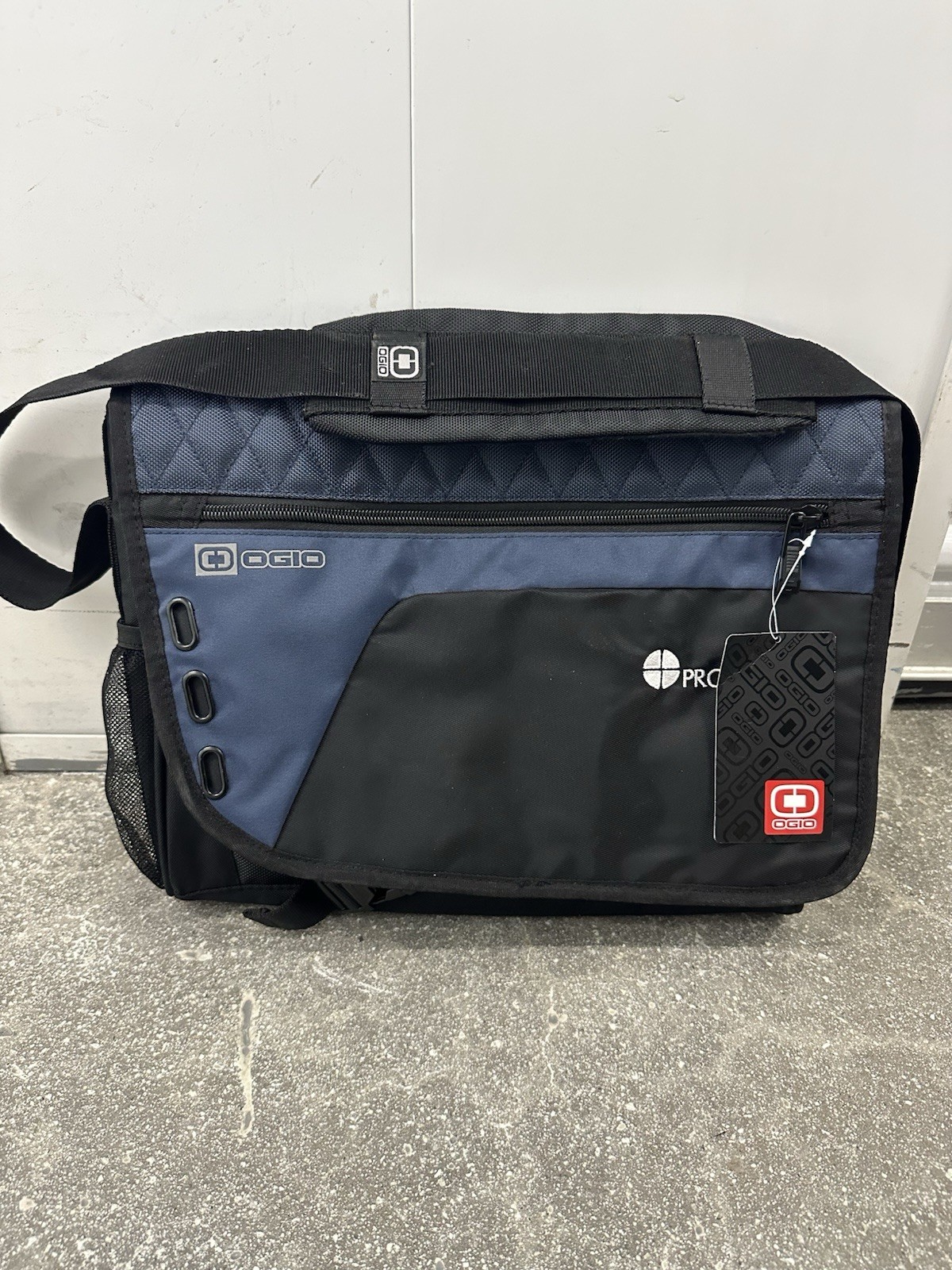 NWT Ogio Black Blue Messenger Bag Technologio Laptop Tablet Carrier Branded