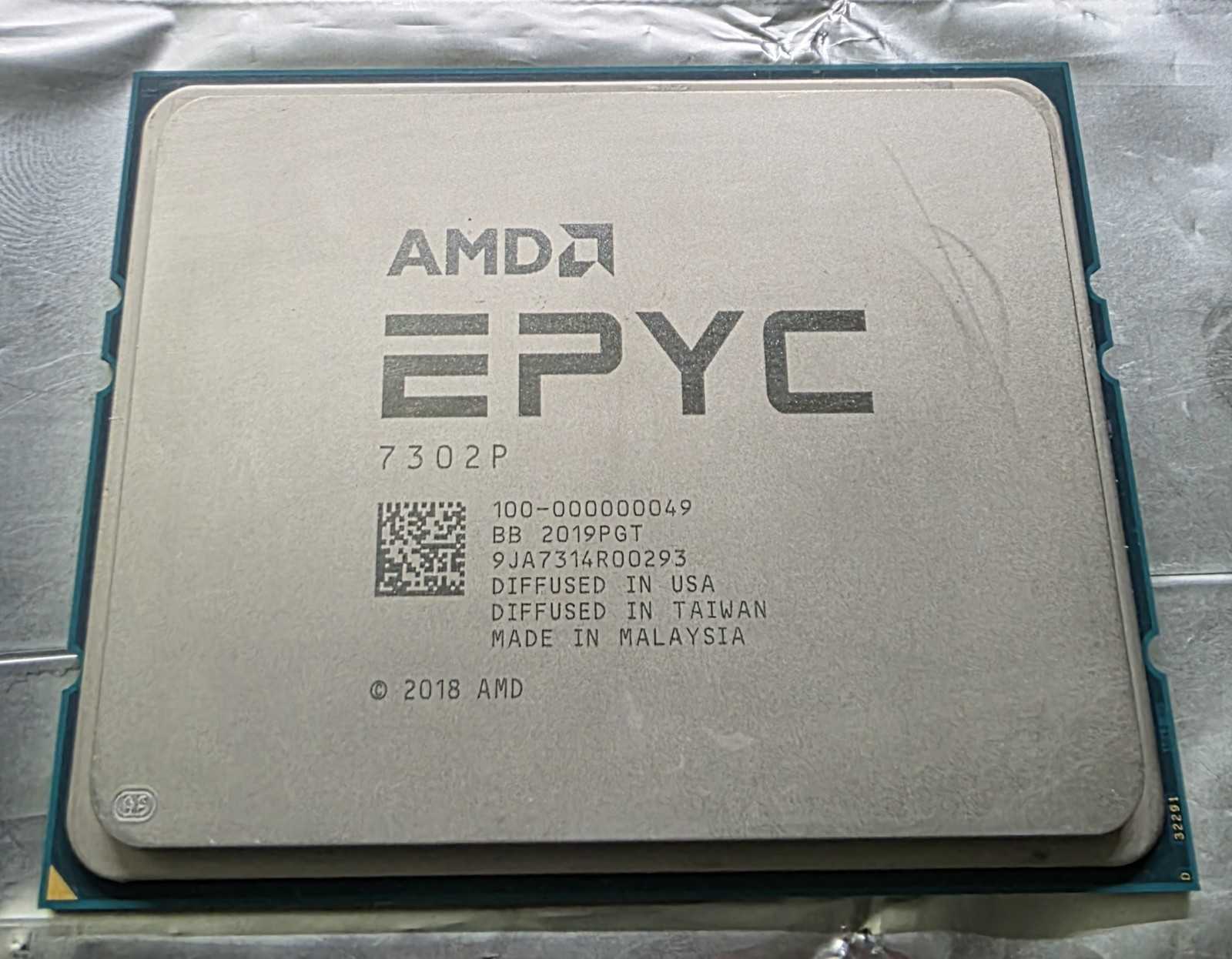 AMD EPYC 7302P Server Processor 3.3 GHz, 16 Cores, Socket SP3 100-000000049