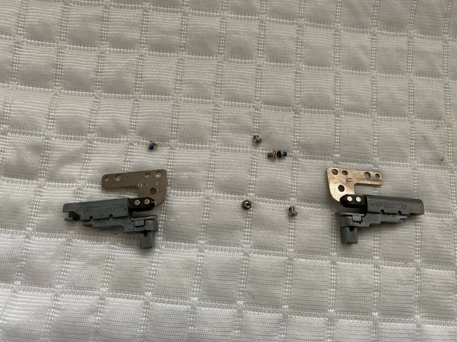 ORIGINAL Dell Latitude E6440 L/R Hinge Set w/ Screws AM0VG000200 AM0VG000300