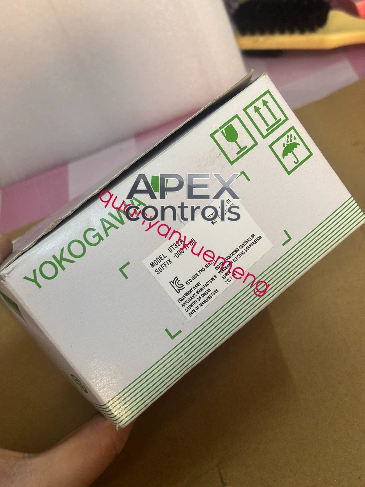 1PC New YOKOGAWA UT32A-000-11-00 Temperature Controller UT32A0001100 Via