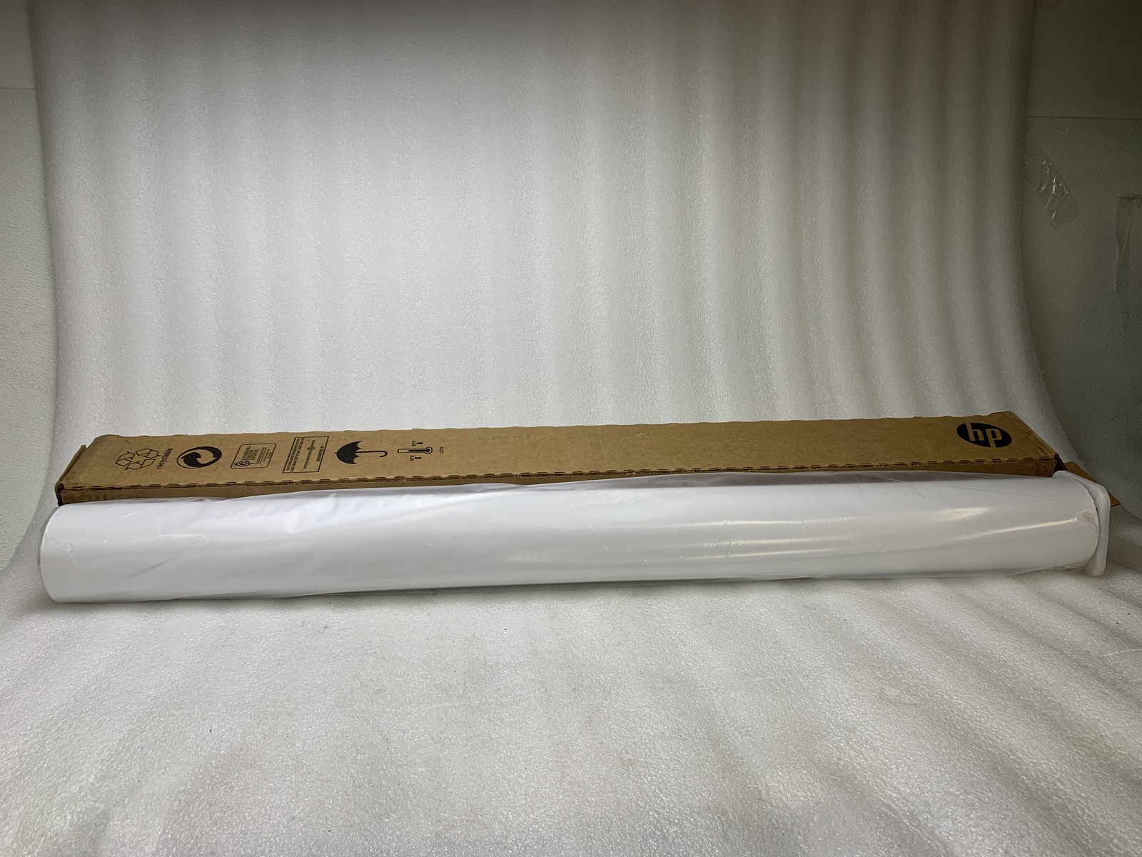 HP Coated Paper C6567B 42 in x 150 ft (1067 mm x 45,7 m)  90 g/24 lb